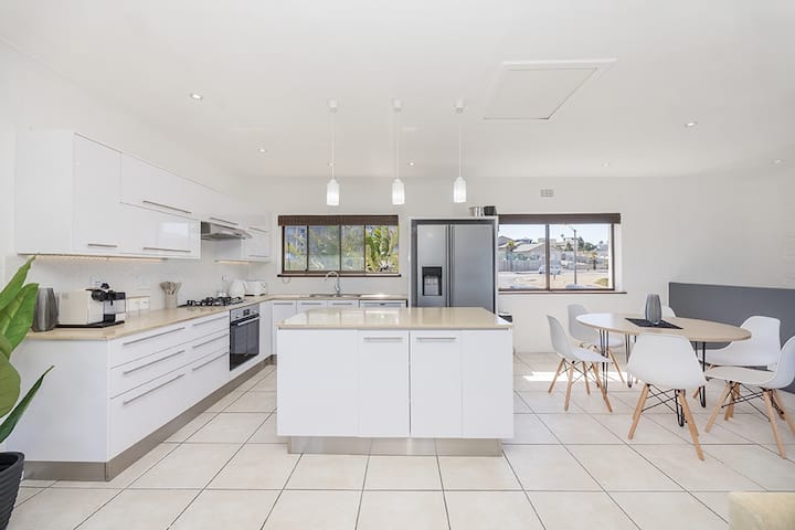 3 Bedroom Property for Sale in Beachfront Western Cape